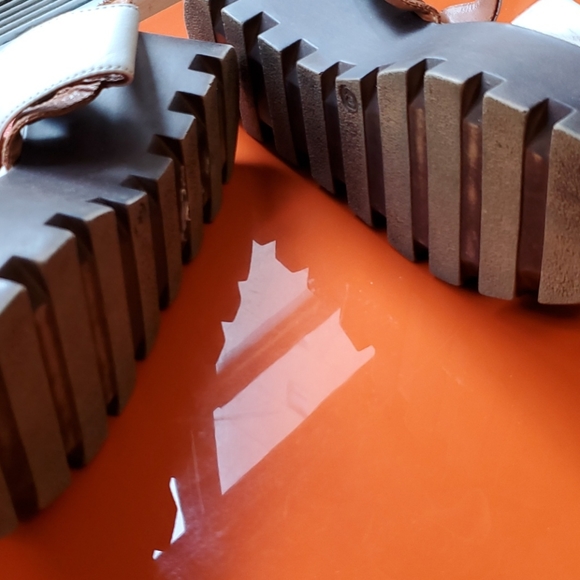 LA Pinta Platform Wedge Sandals - Picture 4 of 5